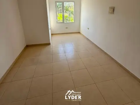 Casa en alquiler c/ cochera en Villa Aeropuerto