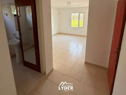 Casa en Alquiler con 1 cochera
