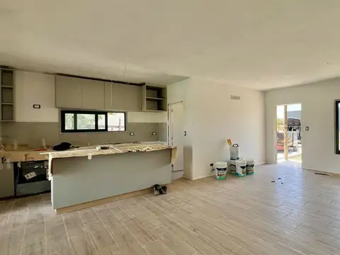 CASA 4 AMBIENTES A ESTRENAR SAN SEBASTIAN