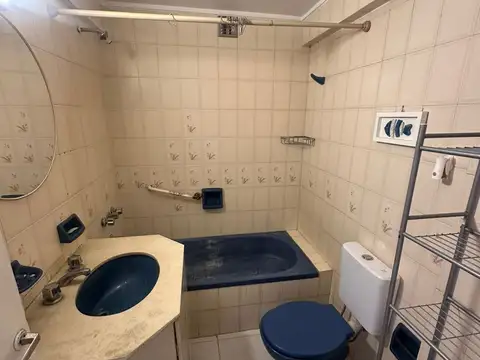 Departamento 3 ambientes lateral con cochera y baulera.