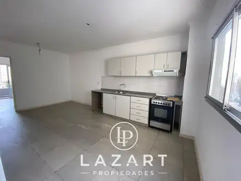 Departamento 2 amb. con cochera  en Villa Ballester centro!