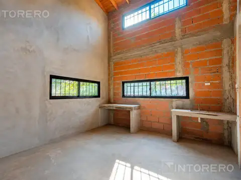 Venta Casa 3amb a Refaccionar con jardín y cochera 300mts lote