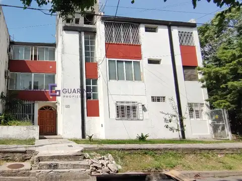 Departamento de 3 ambientes planta baja al frente