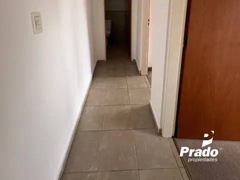 DEPTO DE CATEGORIA DE DOS DORM - ZONA CENTRO A METROS DE PLAZA MORENO - CON COCHERA CUBIERTA