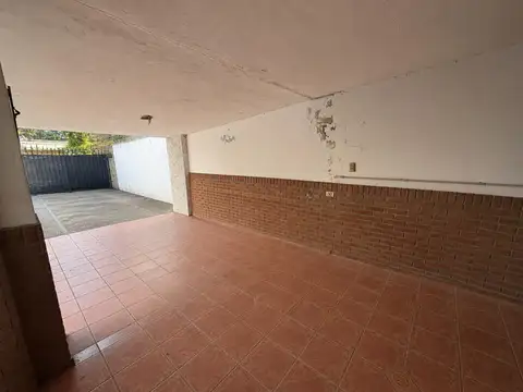 Casa en Venta con 3 cocheras