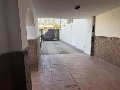 Casa en Venta con 3 cocheras