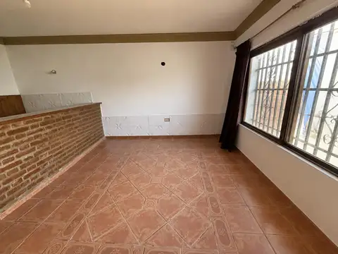 Casa amplia de 3 dormitorios con patio