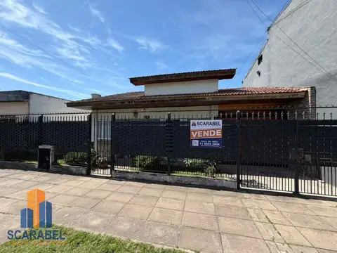 Casa en venta c/ cochera en Merlo