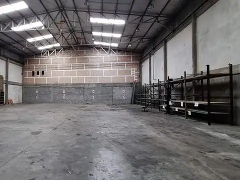 Excelente depósito en alquiler en Pompeya