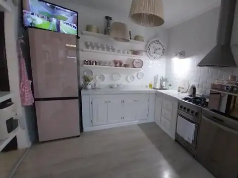 VENTA DE CASA EN LUIS GUILLON CON PARQUE PILETA
