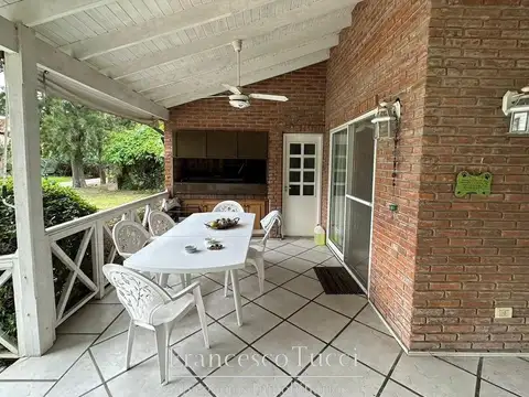 Casa en Venta con 2 cocheras