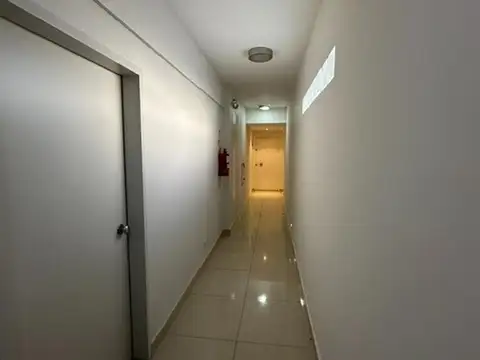 MONO AMB CONTRA FRENTE CON BALCON VISTA ABIERTA