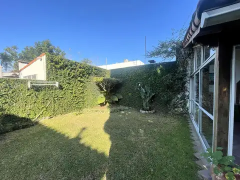 Casa 7 ambientes con 2 baños