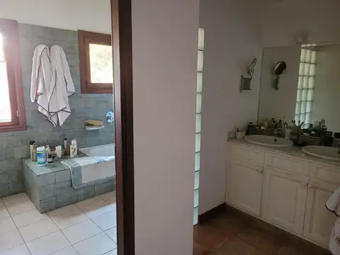 Casa en Alquiler  Pacheco Golf Club 4 dormitorios con jardin y pileta