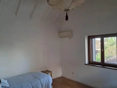 Casa en Alquiler con 2 cocheras