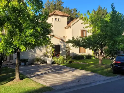 Casa 7 ambientes con 4 baños