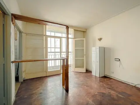 VENTA MONOAMBIENTE MUY LUMINOSO A RECICLAR 