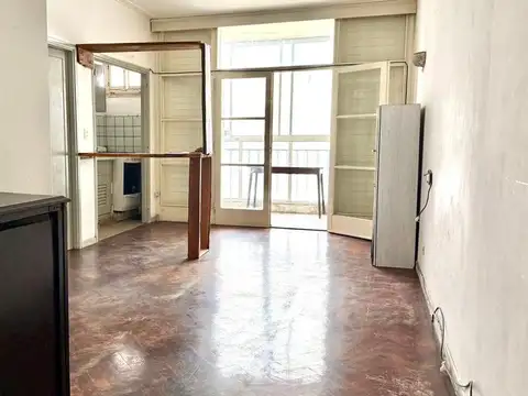 VENTA MONOAMBIENTE MUY LUMINOSO A RECICLAR 