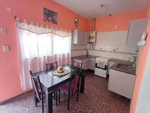 Casa en venta. Lanus, Remedios de Escalada.