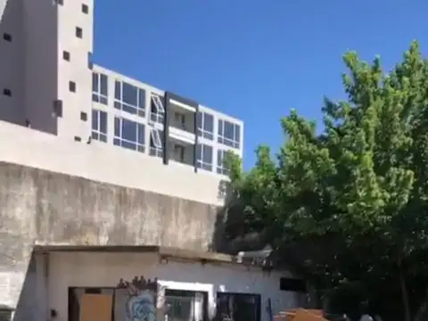 Impactante lote de mas 1.200 m.en Av. Mitre.