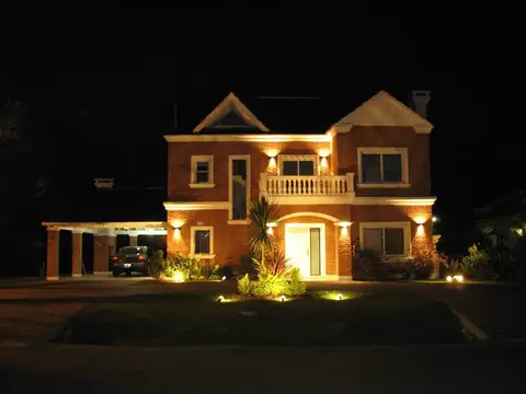 Casa 4 amb. Barrio Campos de Álvarez C/Renta