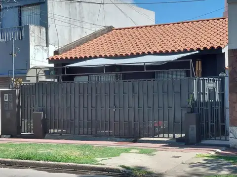 CASA EN VENTA DONADO 183 BIS. 2 DORM. FISHERTON