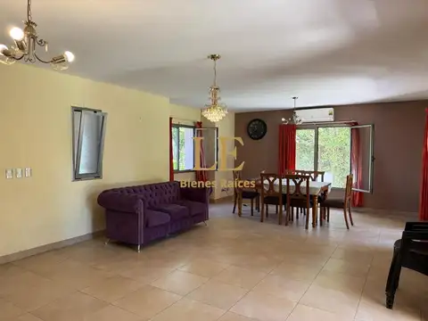 Casa en Venta con 4 cocheras