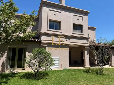 Casa en Venta con 4 cocheras