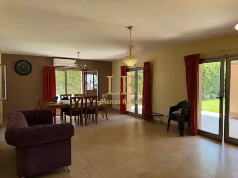 Casa 5 ambientes con 3 baños
