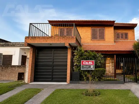 Casa 4 ambientes con 2 baños