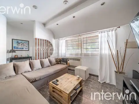 Casa en Venta - 6 ambientes - 2 Plantas - Cochera - Patio - Terraza - Parque Chacabuco