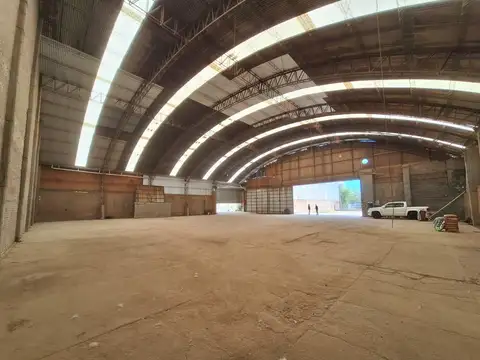 GALPÓN CON OFICINA EN ALQUILER- Colectora Este Panamericana