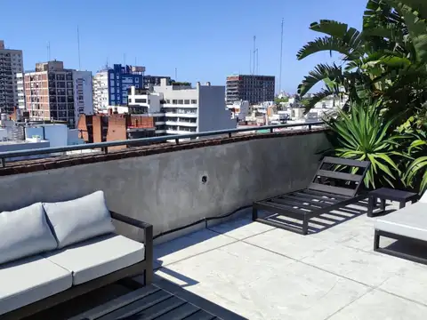 Departamento duplex tres ambientes con quincho y terraza