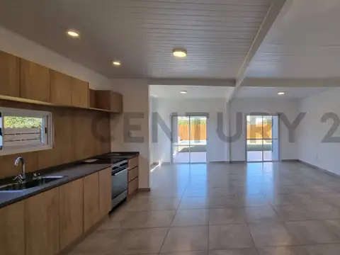 Casa 4 ambientes con 2 baños