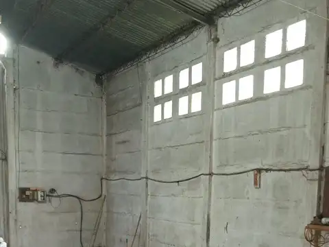 Galpon en Alquiler 8  mts Frente