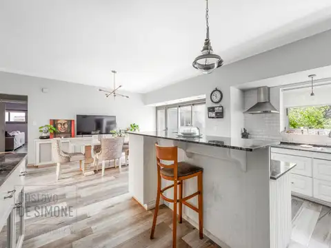 Casa 5 ambientes con 3 baños