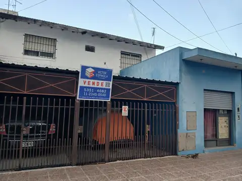 casa multifamiliar con local, 2 garage cubiertos a 1/2 cuadra de Marquez