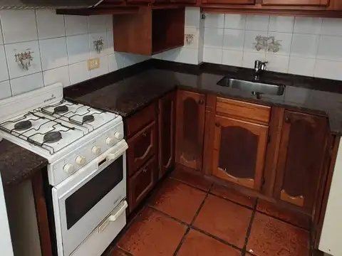 Depto Tipo Casa en Alquiler en Banfield, $ 850.000