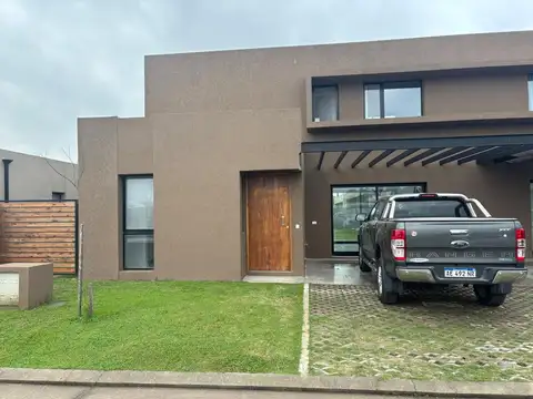 VENTA DE CASA 2 DORMITORIOS, EN DON MATEO, FUNES