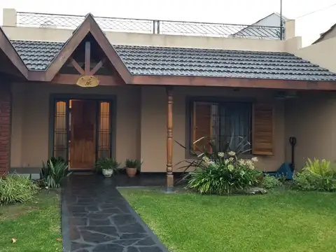 Casa en Venta con 4 cocheras