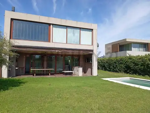 Casa en Alquiler de 3 dormitorios