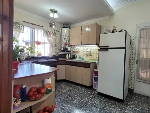 Dean Funes Al  900 -Castelar