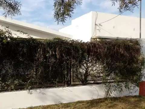 Silverio López e/ Dr. Azpiazu y Dr. Isturiz