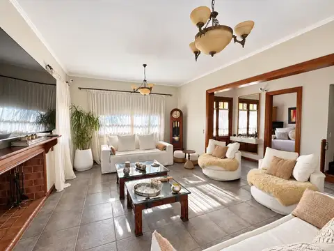CASA EN VENTA EN CAMPOS DE ÁLVAREZ 5 AMBIENTES