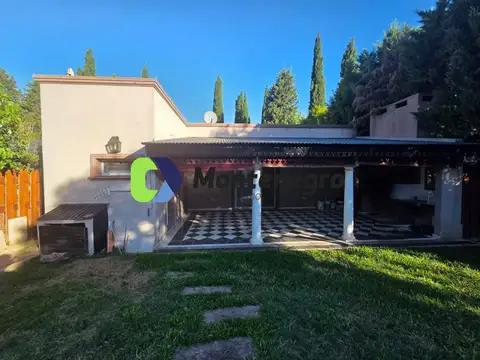 Casa en Alquiler con 3 cocheras