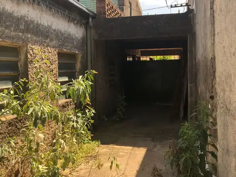 Casa 6 ambientes con 2 baños