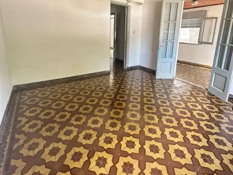 Casa 4 ambientes con 2 baños