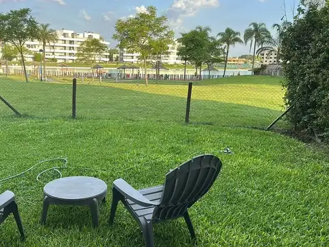 Lagoon Pilar Caamaño 100