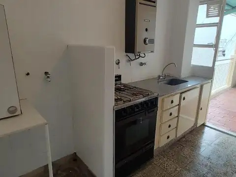 Venta monoambiente con balcón en Villa del Parque