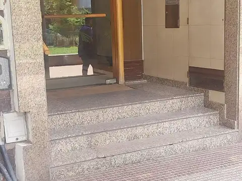 DEPARTAMENTO DE CUATRO AMBIENTES AL FRENTE CON BALCON